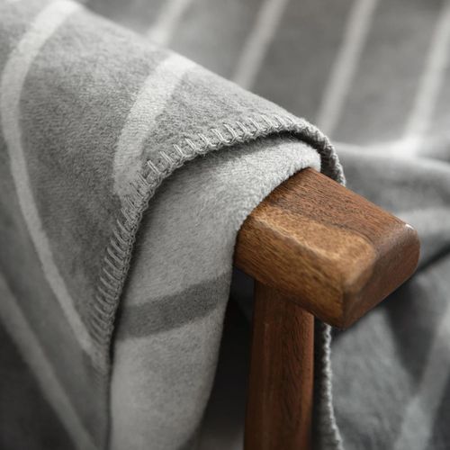 купить Домашний текстиль Bugatti fashion 2630/800 Jacquard Decke Grey в Кишинёве 