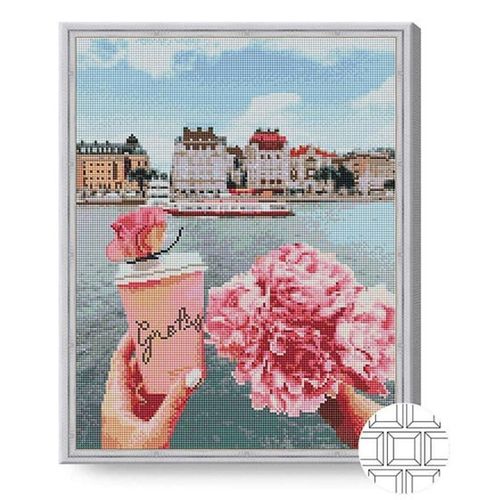 купить Картина по номерам Art Gallery QB205956 Mozaic cu diamante patrate 40x50cm Cafea si flori langa rau в Кишинёве 