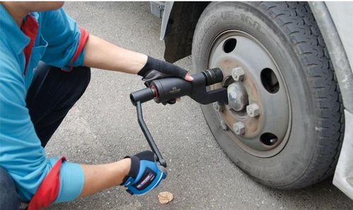 купить Ключ гаечный Spin WT0001035 редукторный для колесных болтов Cod.05.090.13 (мультипликатор) в Кишинёве 