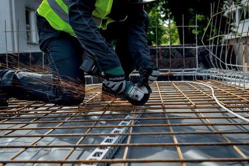 cumpără Polizor unghiular Metabo 602374510 W 18 L BL 9-125 2x4.0Ah în Chișinău 