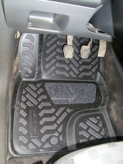 купить Коврик для автомобиля Aileron 60413 Ford Focus II (2005-2011) (3D) в Кишинёве 