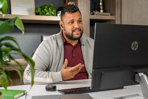 cumpără Căști fără fir Poly Voyager Free 60 UC (M Carbon Black Earbuds + BT700 USB-C Adapter +Touchscreen Charge Case) în Chișinău 