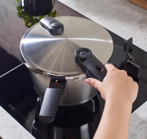 cumpără Oală sub presiune Fissler 60241006070/08 Vitaquick Premium 6L cu insertie în Chișinău 