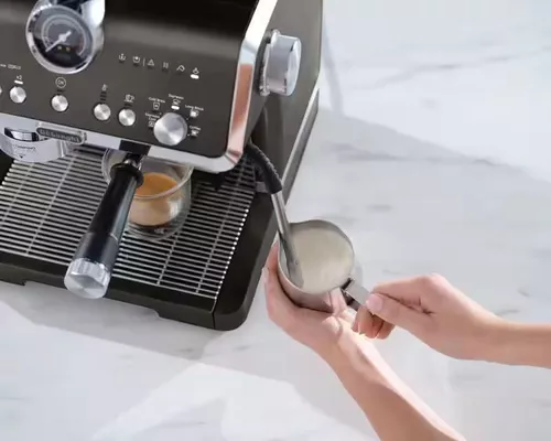 купить Кофемашина DeLonghi EC9555.BK La Specialista Opera в Кишинёве 