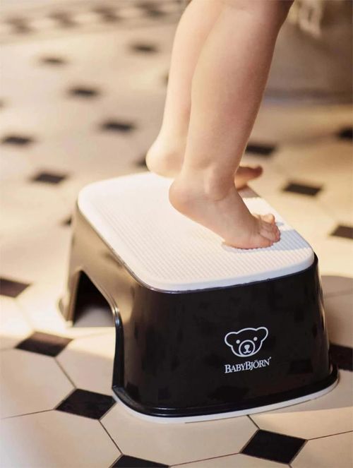 купить Подставка-ступенька BabyBjorn 061256A Treapta inaltator pentru baie Step Stool Black/White в Кишинёве 