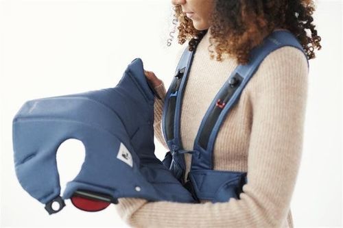 Marsupiu anatomic BabyBjorn Mini Vintage Indigo cu pozitii multiple de purtare 