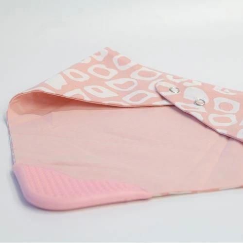 купить Слюнявчики BabyJem 686 Baveta tip bandana cu jucarie dentitie Roz в Кишинёве 