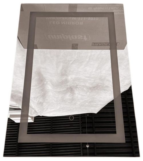 купить Зеркало для ванной Uniplast LM-111.5070 LED (dreptunghiulara cu janta) 50x70 cm в Кишинёве 