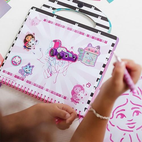 cumpără Set de creație Totum TT420359 Gabby Dollhouse, Set cu șabloane, autocolante, foi de joc, pixuri gel, 61862 în Chișinău 