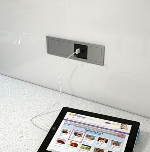 купить Розетка электрическая ASA Plastici 060.25F.00041 Versahit Mono Combi 1 socket F+1 USB.5V (A+C) Stainless steel в Кишинёве 