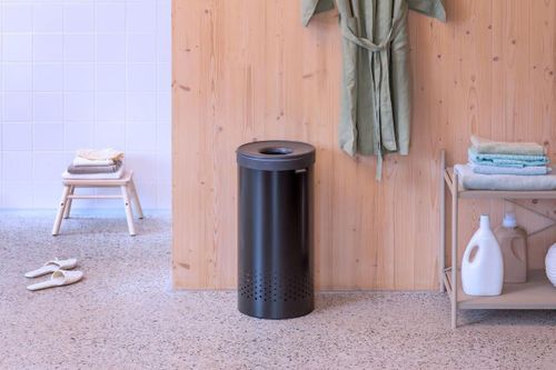 купить Корзина для белья Brabantia 24 23 42 Laundry Bin 35L, Matt Black, Plastic Lid в Кишинёве 