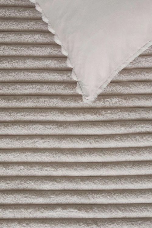 купить Постельное белье Riviera Maison 333127 Furry Stripes 240x200/220 Off-white в Кишинёве 
