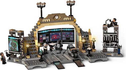 купить Конструктор Lego 76183 Batcave: The Riddler Face-off в Кишинёве 