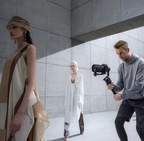 купить Стабилизатор DJI RS3 Combo - Camera Stabilizer for Mirrorless and DSLR cameras (930767) в Кишинёве 