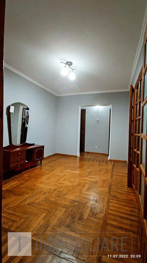 Apartament cu 3 camere, amplasat în sect. Ciocana, str. N. Milescu Spataru 25/1. 