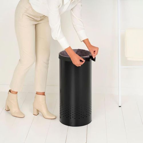 купить Корзина для белья Brabantia 24 23 42 Laundry Bin 35L, Matt Black, Plastic Lid в Кишинёве 