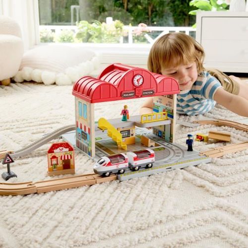 купить Конструктор Hape E3877 Set portabil Stația de tren, 40 elem. в Кишинёве 