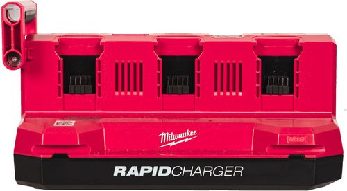 купить Зарядные устройства и аккумуляторы Milwaukee 4932498551 Incarcator rapid M18 packout cu sase porturi в Кишинёве 
