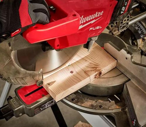 купить Стационарный инструмент Milwaukee 4933471122 fierăstrău circular staționar tăieri inclinate, M18FMS305-121 в Кишинёве 