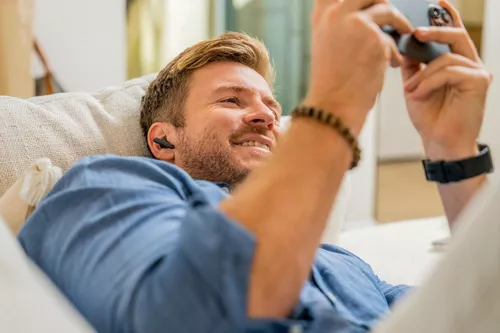 cumpără Căști fără fir Poly Voyager Free 60 UC (M Carbon Black Earbuds + BT700 USB-C Adapter +Touchscreen Charge Case) în Chișinău 