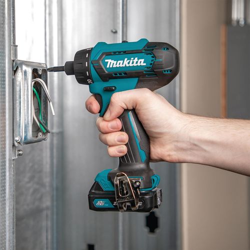 cumpără Șurubelnița Makita DF033DSME Mașina de insurubat cu 2 acum CXT 12V Max 4.0Ah 30Nm în Chișinău 
