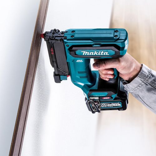 купить Пистолет гвоздезабивной Makita PT001GZ Pistol de batut cuie fara cap XGT 40V 15-35mm (fara acumulatori) в Кишинёве 