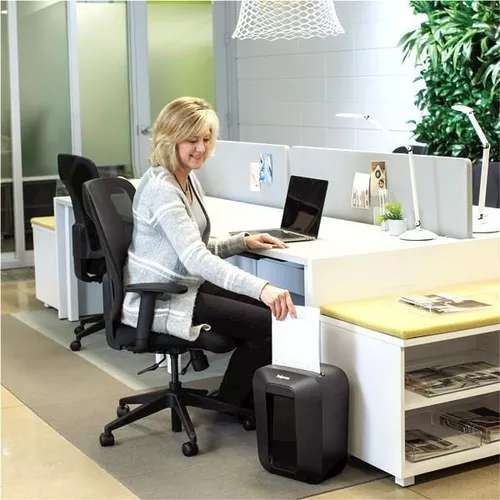 cumpără Distrugător de documente Fellowes 4300701 distrugator A4 LX41 în Chișinău 