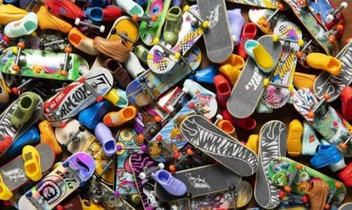 cumpără Jucărie Hot Wheels HPG21 Fingerboard-uri Neon Skate Tony Hawk (ass) în Chișinău 