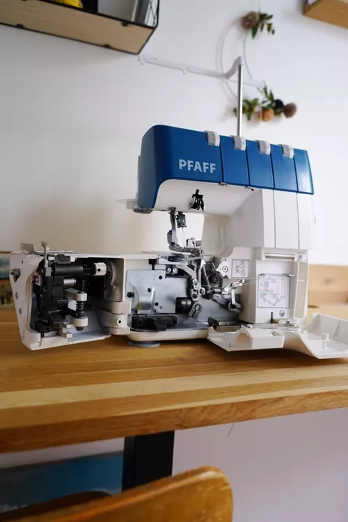 cumpără Mașină de surfilat Pfaff Admire Air 1000 în Chișinău 