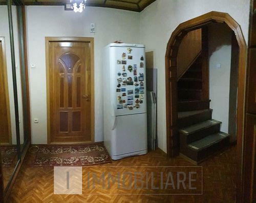 Apartament cu 4 camere, sect. Centru, str. Albișoara. 