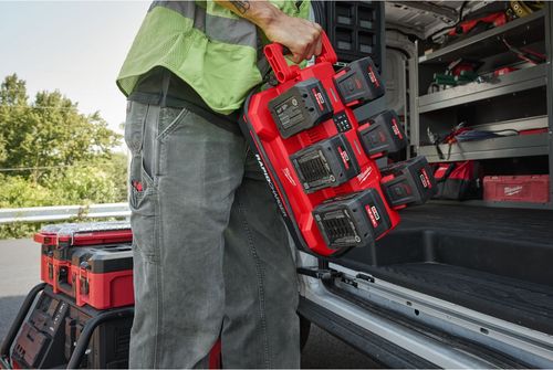 купить Зарядные устройства и аккумуляторы Milwaukee 4932498551 Incarcator rapid M18 packout cu sase porturi в Кишинёве 