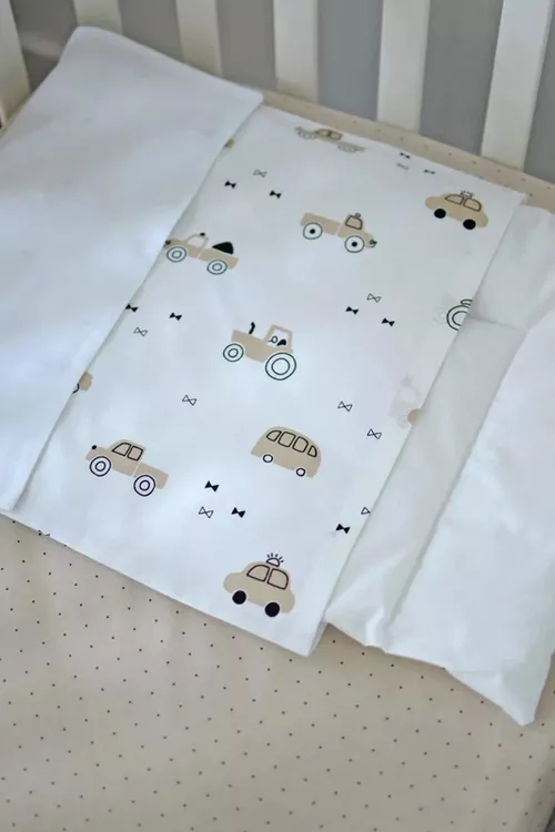 cumpără Lenjerie de pat pentru copii Veres 153.1.29 Сменная постель Бежевые Машинки 90x110/40x60 (3ед.) în Chișinău 