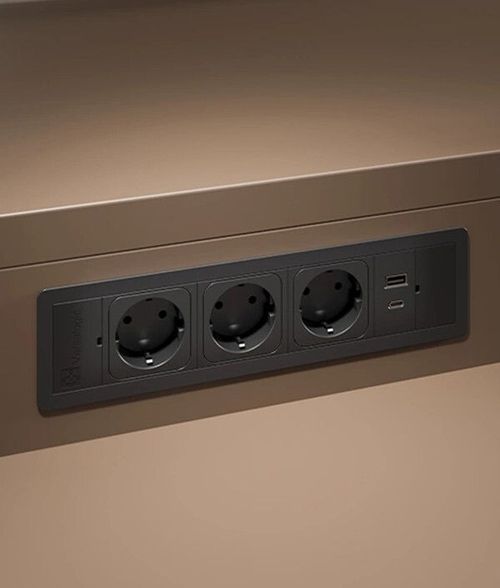 купить Розетка электрическая ASA Plastici 060.40F.00009 Versaframe 3.0 3 sockets F+ 1 USB.5V (A+C) Black в Кишинёве 