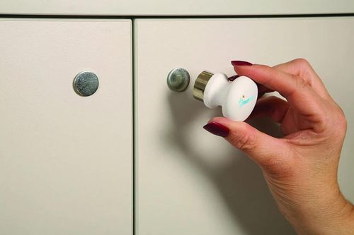 купить Детская безопасность Dreambaby F827 Замок MAGNETIC KNOB AND 4 DISKS в Кишинёве 