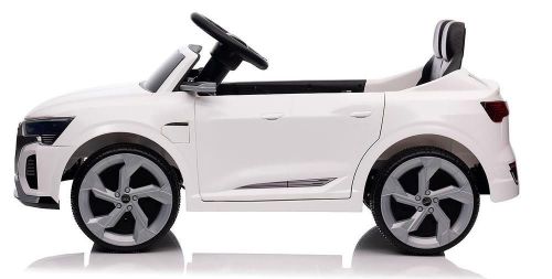 cumpără Mașină electrică pentru copii Chipolino ELJAQ8252WH SUV Audi SQ8 white în Chișinău 