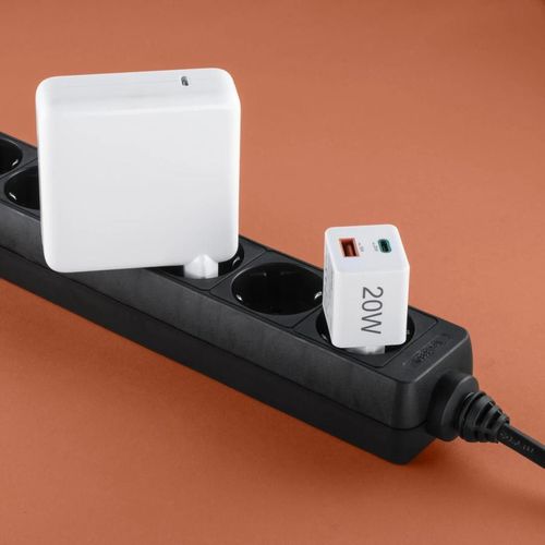 купить Зарядное устройство сетевое Hama 201991 Mini-Charger, 1xUSB-C+A, 20W в Кишинёве 