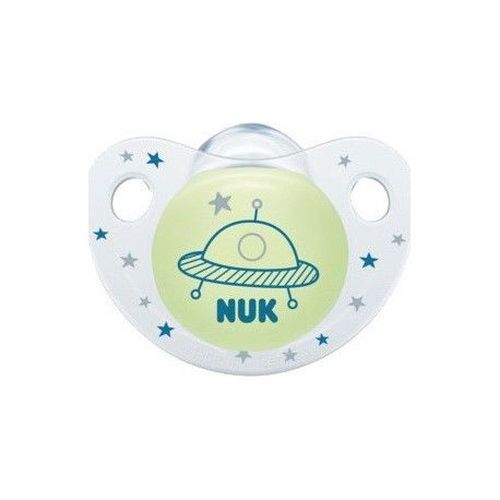 Пустышка ортодонтическая ночная силиконовая  NUK Night&Day (0-6 меc) 